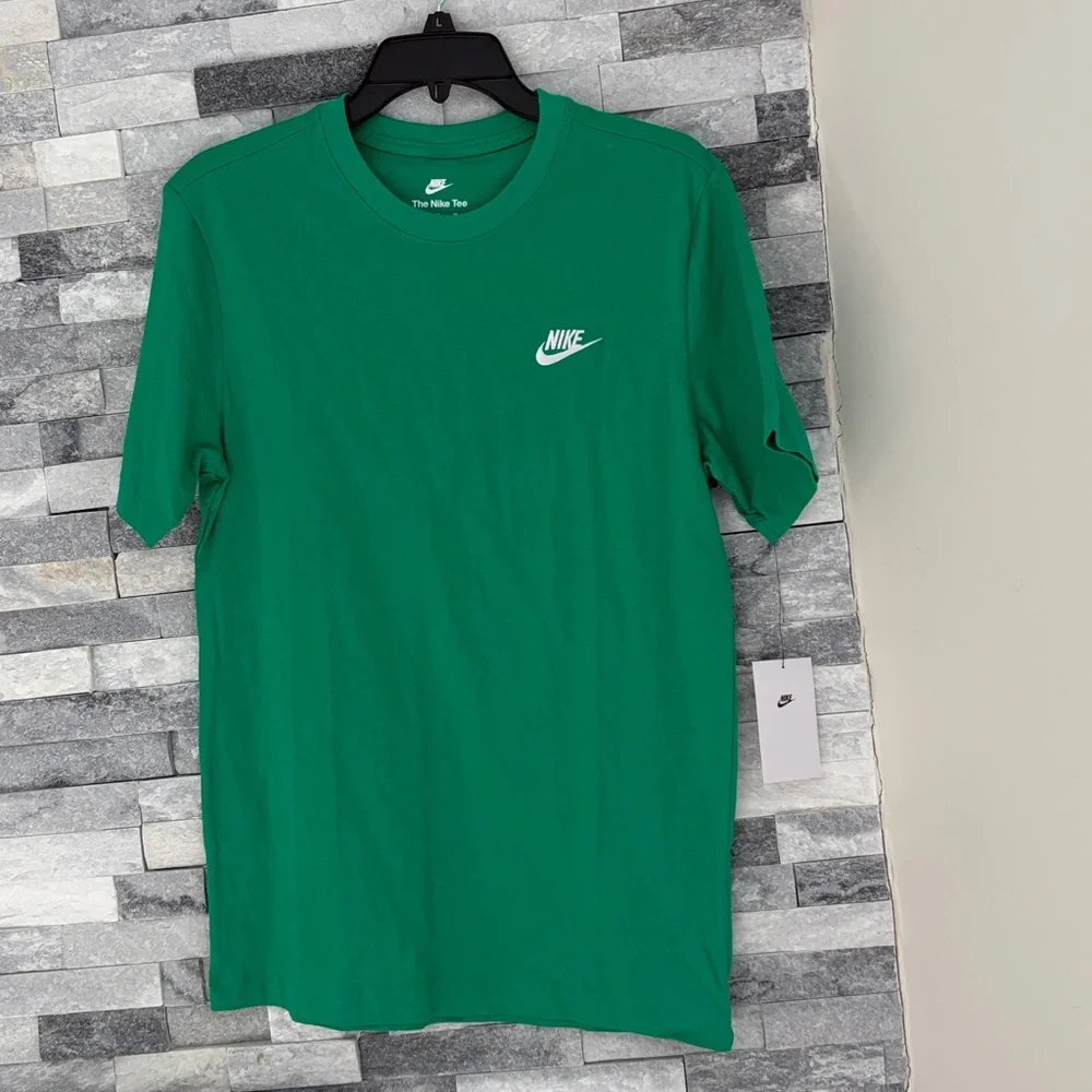 New!! Nike men's Club t-shirt